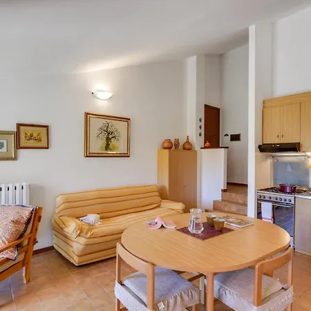 アパート Cozy And Quiet On The Hills Of Lenno! Free Parking Nearby レンノ